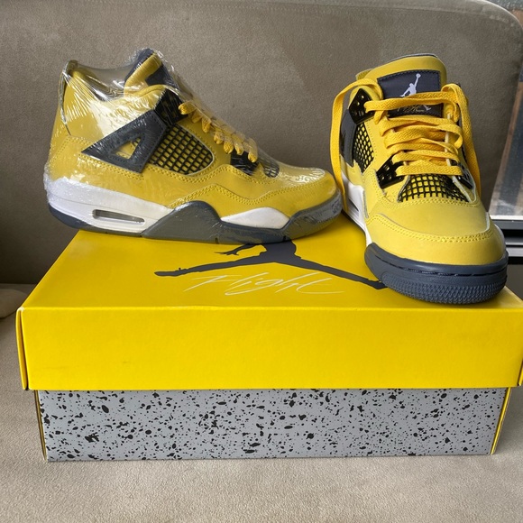 Jordan 4 lightening size 4Y - Picture 6 of 7